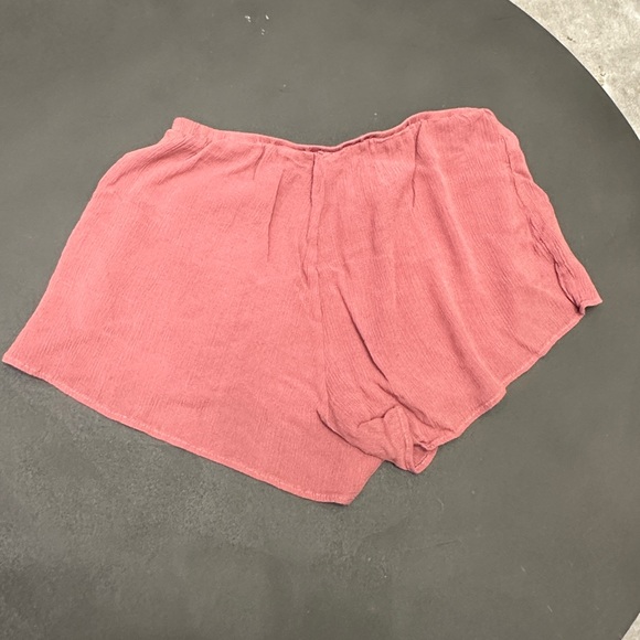 Francesca's Dee Elly Pink Crepe Shorts - Picture 5 of 6
